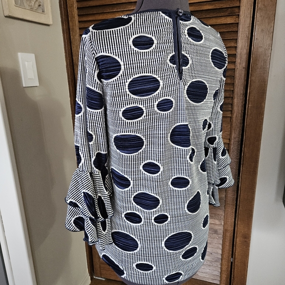 Super fun! Navy, polka dot blouse. - Picture 3 of 9